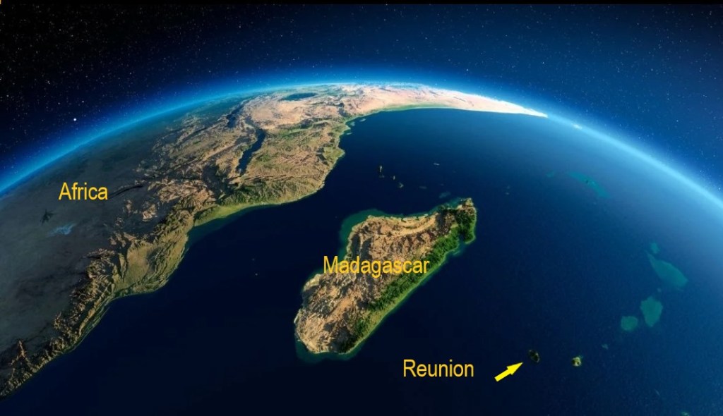 Marquesas - Reunion-from-space.jpg