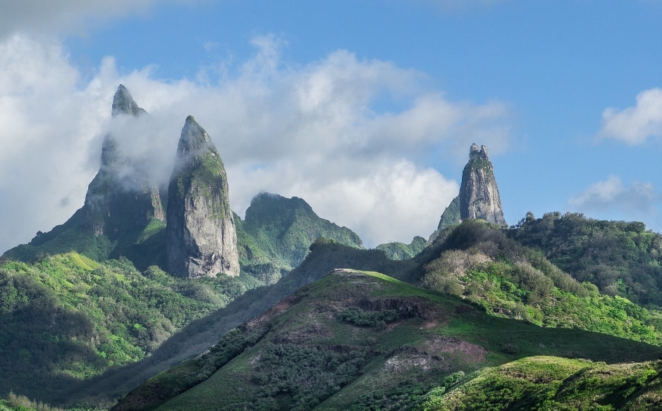 UaPou - Basalt-Pillars.jpg