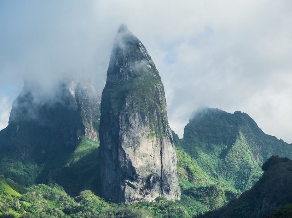 UaPou - Mt.-Oave-in-clouds.jpg